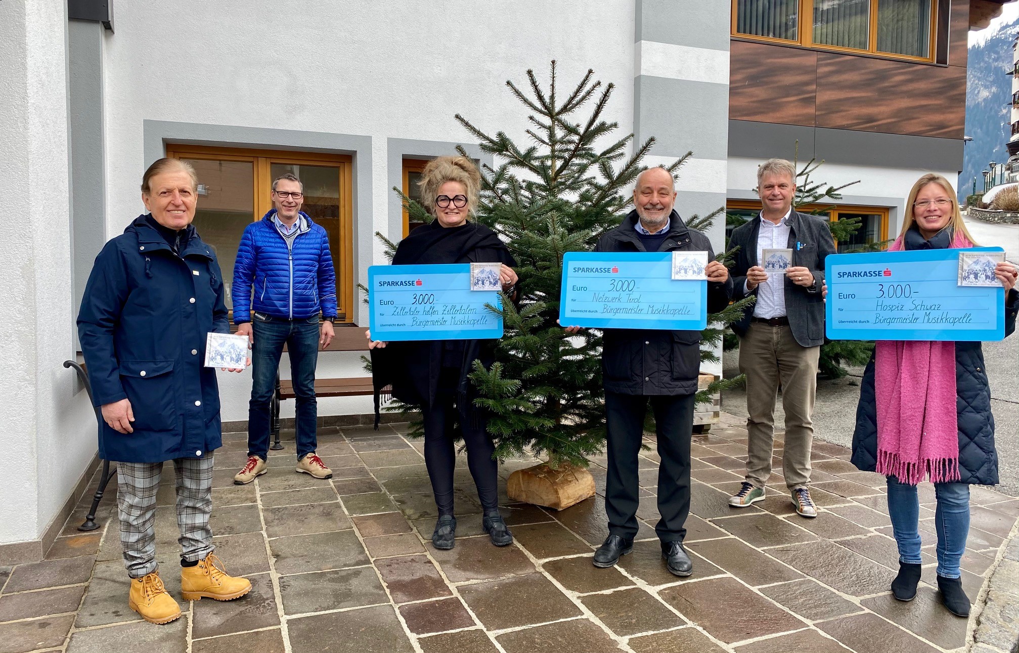 Foto 2 Spendenübergabe